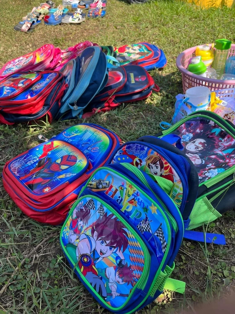 จนท.เข้าเคลียร์ที่เกิดเหตุกราดยิง เก็บกระเป๋า - รองเท้า ส่งคืนให้ผู้ปกครอง