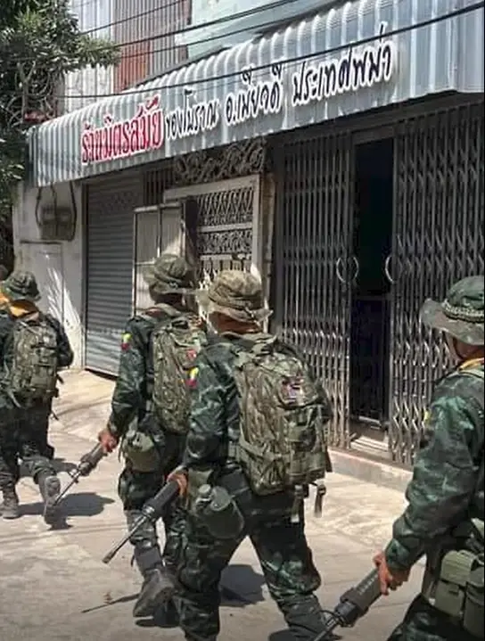บึ้มสนั่น  “เมียนมา” ส่งเครื่องบิน - ทหารอาวุธครบมือ ถล่มกะเหรี่ยง  (คลิป)