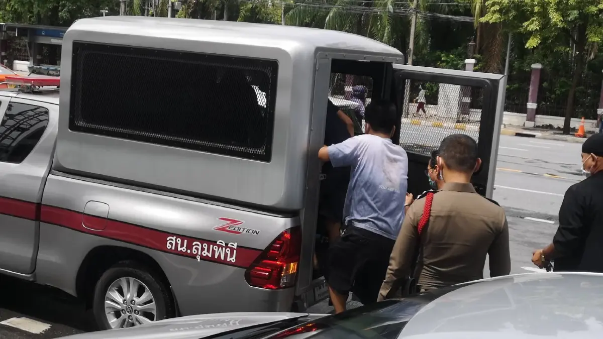 ฝากขัง 4​ ชายฉกรรจ์​รุมทำร้าย พ่อค้าหมูปิ้ง ค้านประกันตัว