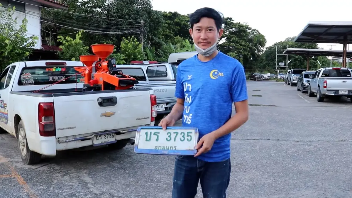 ประกาศตามหาเจ้าของทะเบียนรถนับ 100 อัน หลังน้ำลดทำทะเบียนรถโผล่