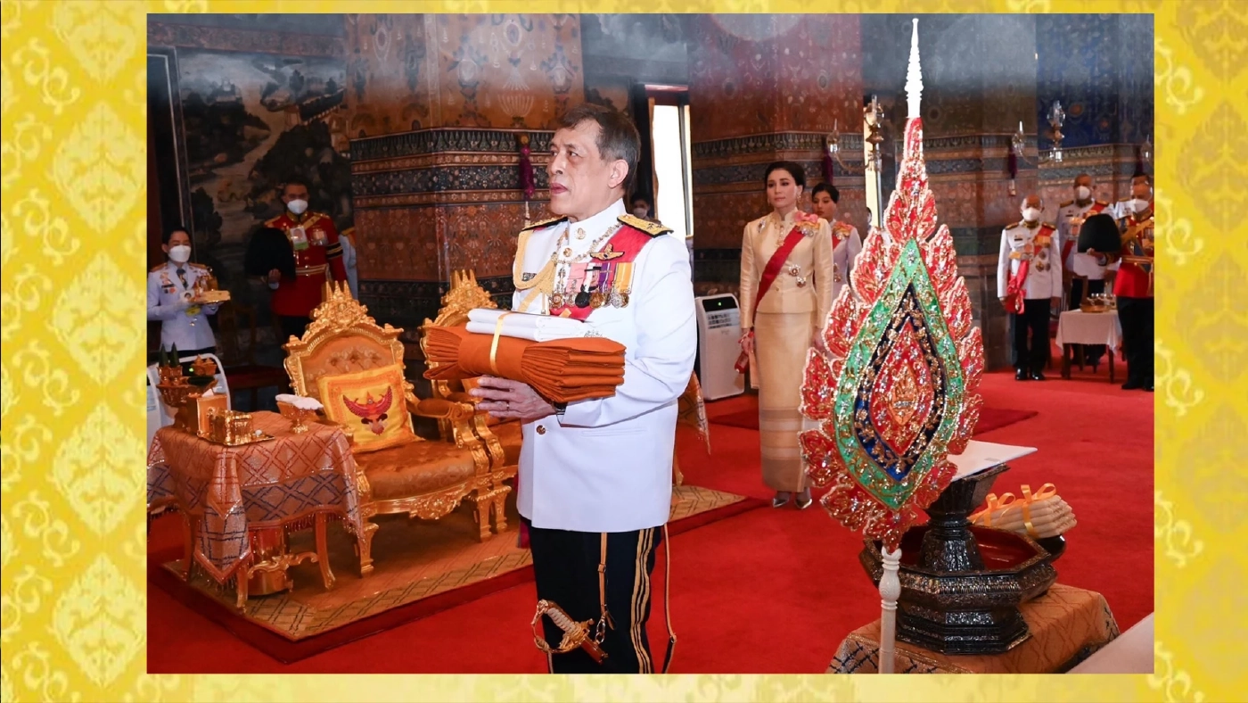 ในหลวง พระราชินี เสด็จฯ ถวายผ้าพระกฐิน วัดบวรนิเวศวิหาร และวัดมกุฏกษัตริยารามราชวรวิหาร