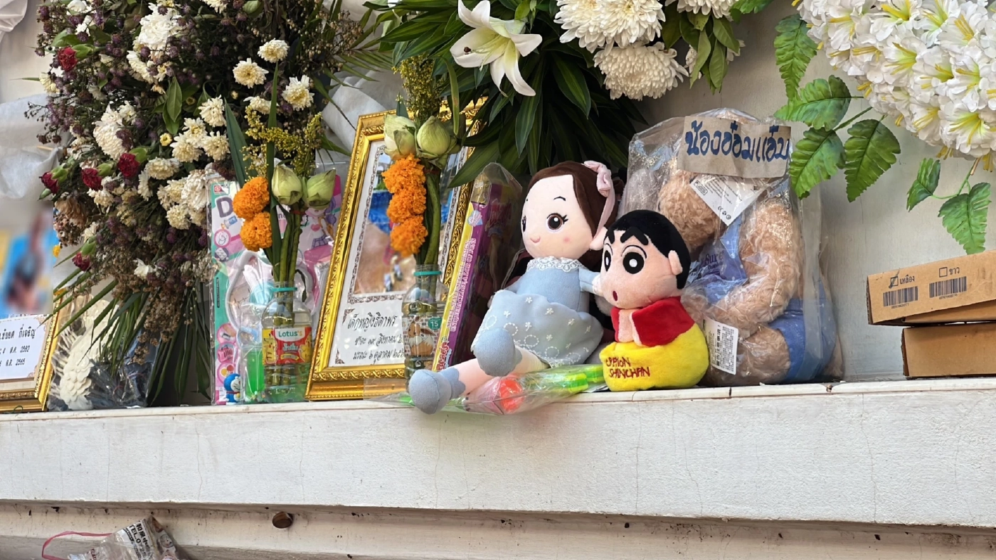 "เต้ มงคลกิตติ์" ร่วมงานศพเหยื่อกราดยิง จวก"บิ๊กตู่"แก้ยาเสพติดล้มเหลว