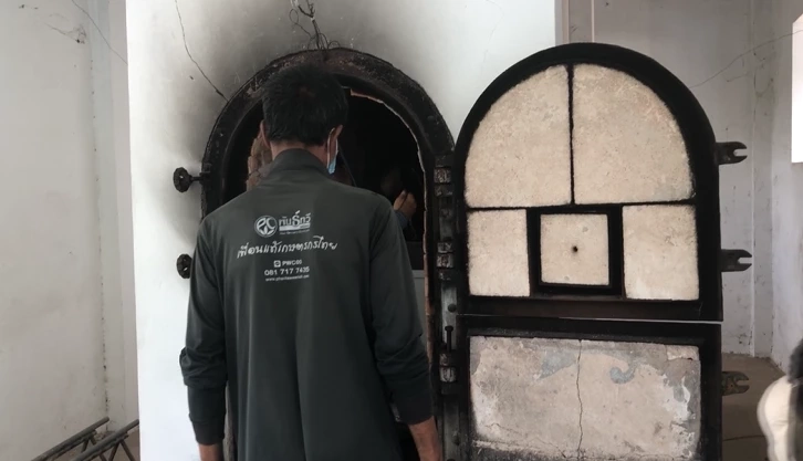 เผาแล้วร่างภรรยา - ลูกเลี้ยง ผู้ก่อเหตุกราดยิง พ่อแท้ ๆ จุดไฟประชุมเพลิงเอง