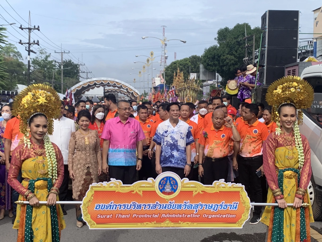 "พีระพันธุ์"ร่วมประเพณีชักพระที่สุราษฎร์ธานี ปชช.แห่ต้อนรับคึกคัก
