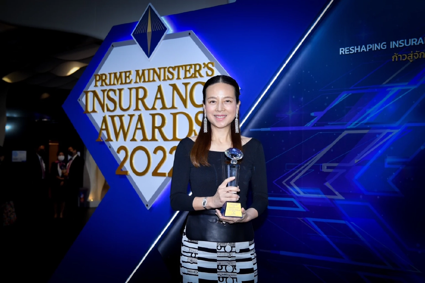 นางนวลพรรณ ล่ำซำ กรรมการผู้จัดการ และประธานเจ้าหน้าที่บริหาร บริษัท เมืองไทยประกันภัย จำกัด (มหาชน)