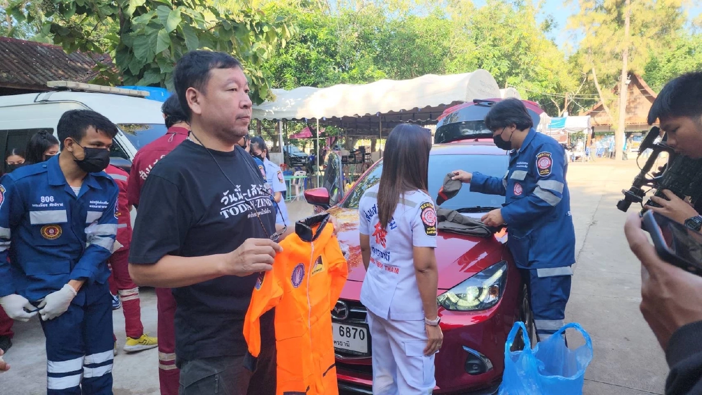 ทำตามฝันเด็ก ๆ “กู้ภัย” นำชุด “หมอ  พยาบาล ครู” เปลี่ยนให้เหยื่อกราดยิง ก่อนเผา