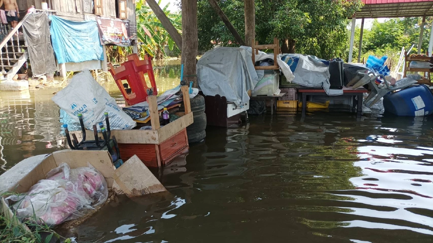 สุดต้าน ตลาดร้อยปีอ่างทองไม่รอด กำแพงพัง แม่น้ำน้อยทะลักท่วมซ้ำ