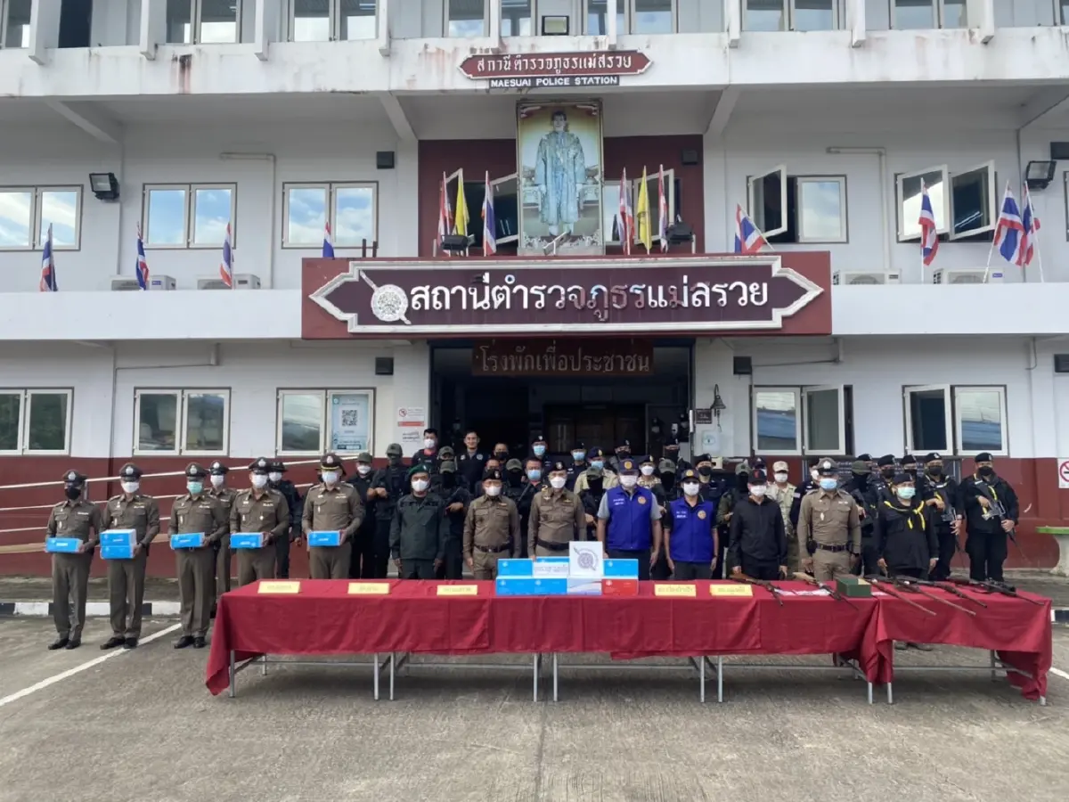 เชียงรายกวาดล้างอาวุธและย่เสพติด พร้อมมอบชุดตรวจสารเสพติดในปัสสาวะให้สภ.ในสังกัด