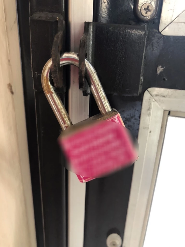 ฟ้อง 4 ข้อหา แบงก์ยึดบ้านผิดหลัง 