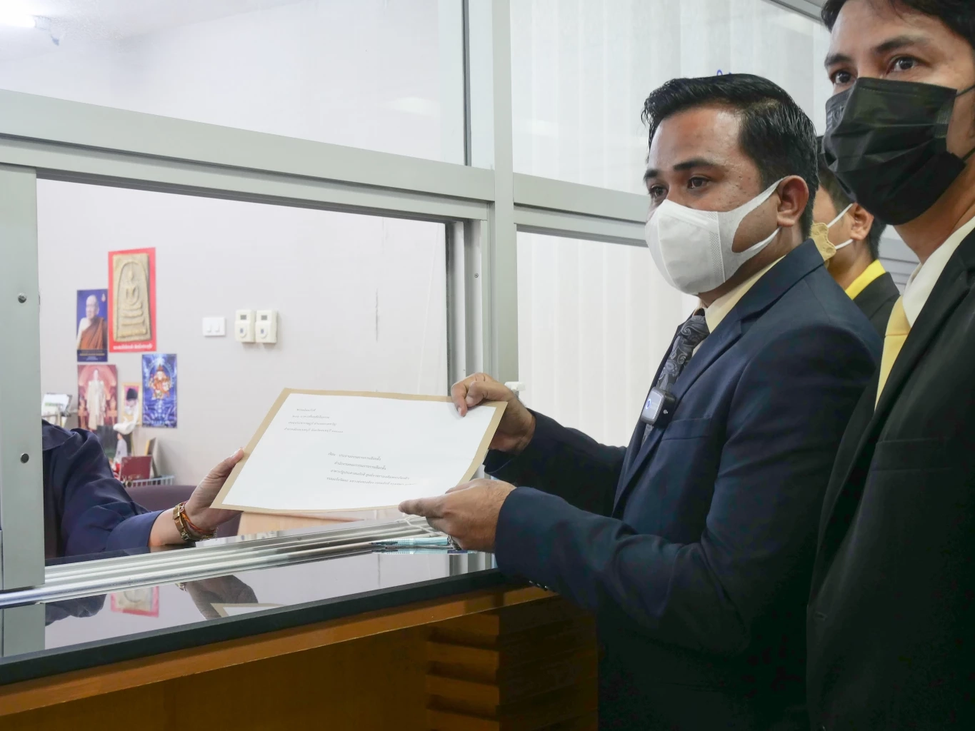 "ไทยภักดี"ยื่นกกต.สอบ 2 นโยบายก้าวไกลขัดกฎหมายลูกพรรคการเมืองหรือไม่