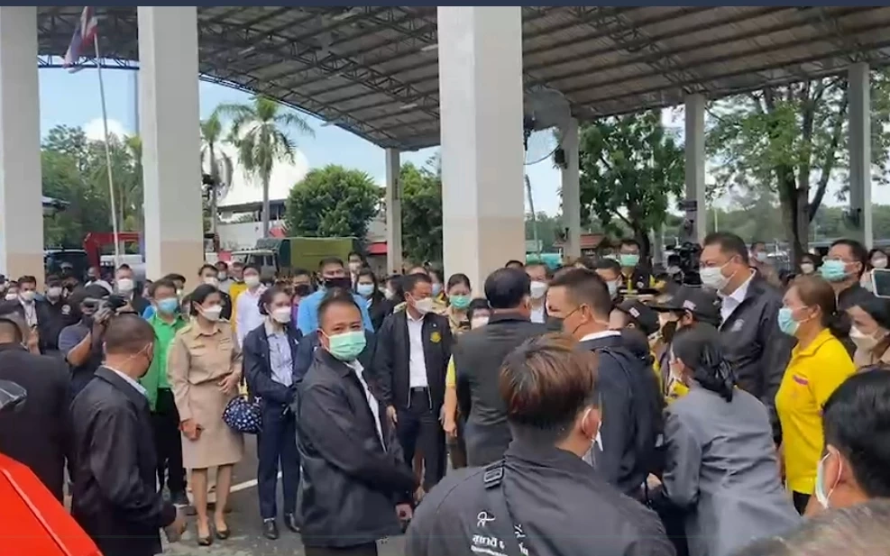 "พล.อ.ประยุทธ์" เผย ยังไม่คิดถึงอนาคตทางการเมืองขอช่วยน้ำท่วมก่อน