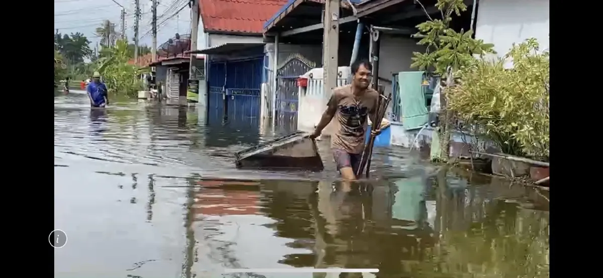 ชาวบ้านอ่างทองสุดทน สวดยับแก้ปัญหาน้ำท่วมไร้ประสิทธิภาพ หนักกว่าปี 54
