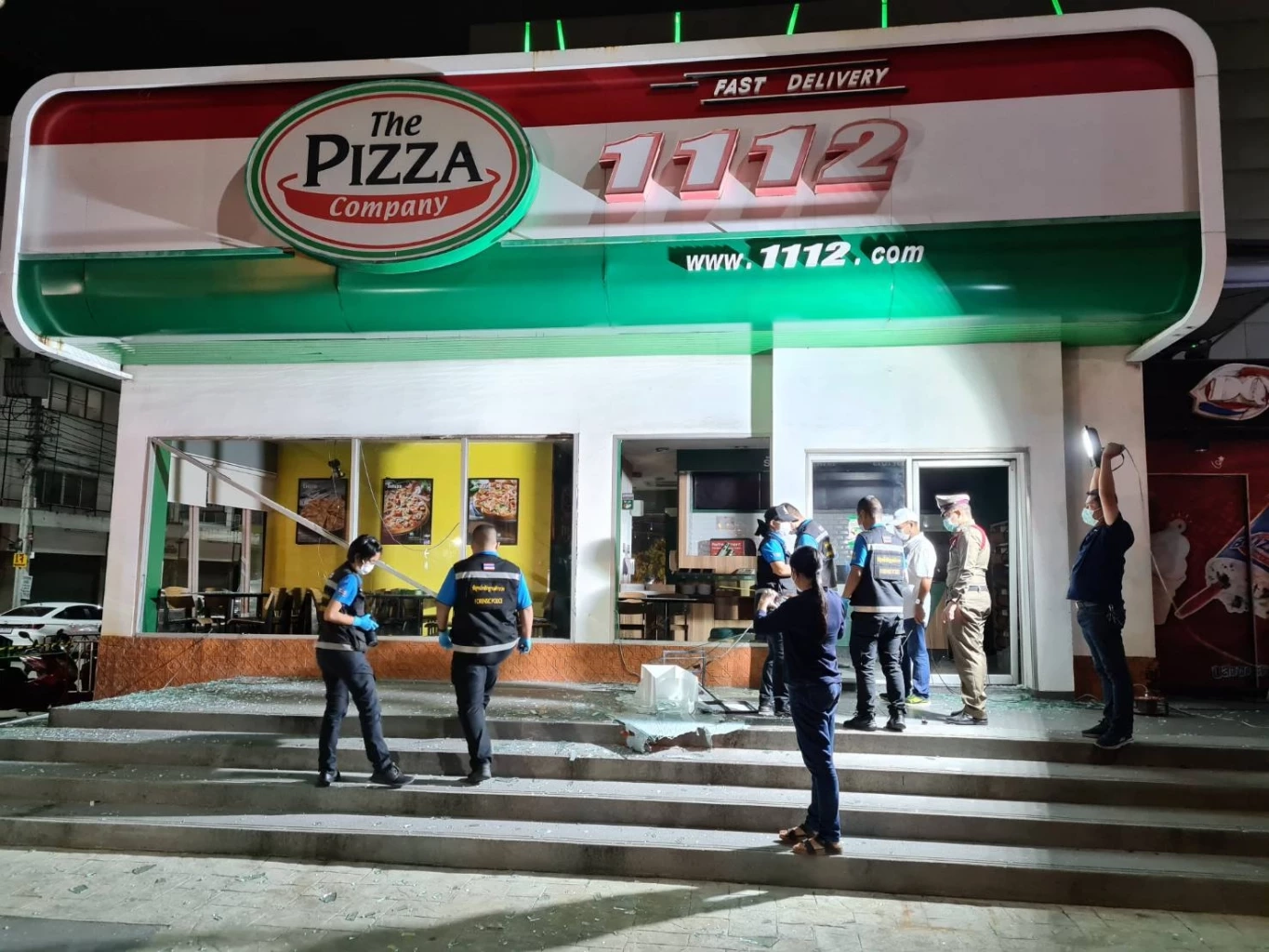 ระทึก!!! แก๊สระเบิดร้านพิซซ่าย่านราม 2 เจ็บ 8 ราย พบแก๊สรั่วก่อนระเบิด (คลิป)