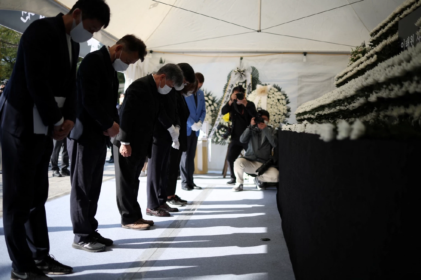ปธน.เกาหลีใต้ร่วมเคารพศพเหยื่อ"อิแทวอน"-รมต.มหาดไทยชี้ จนท.ประเมินพลาด