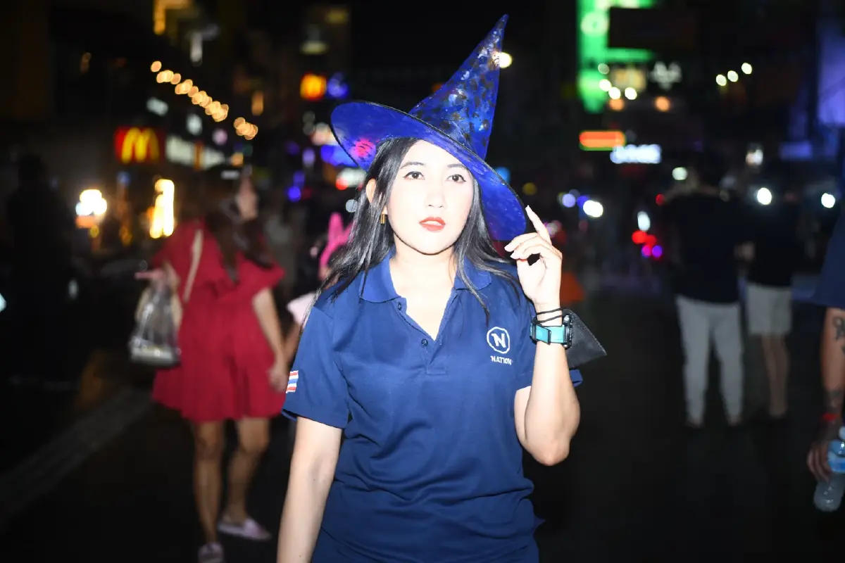 ถนนข้าวสารคึกคัก! นทท.แห่ร่วมงานวัน "ฮาโลวีน"