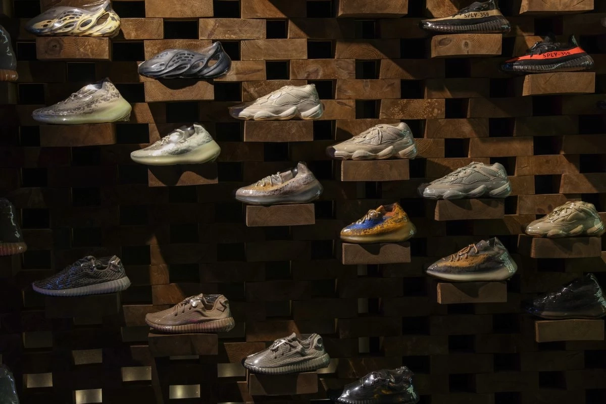 Adidas ยุติความสัมพันธ์ Kanye West เตรียมใช้แบรนด์ตัวเองทำตลาด