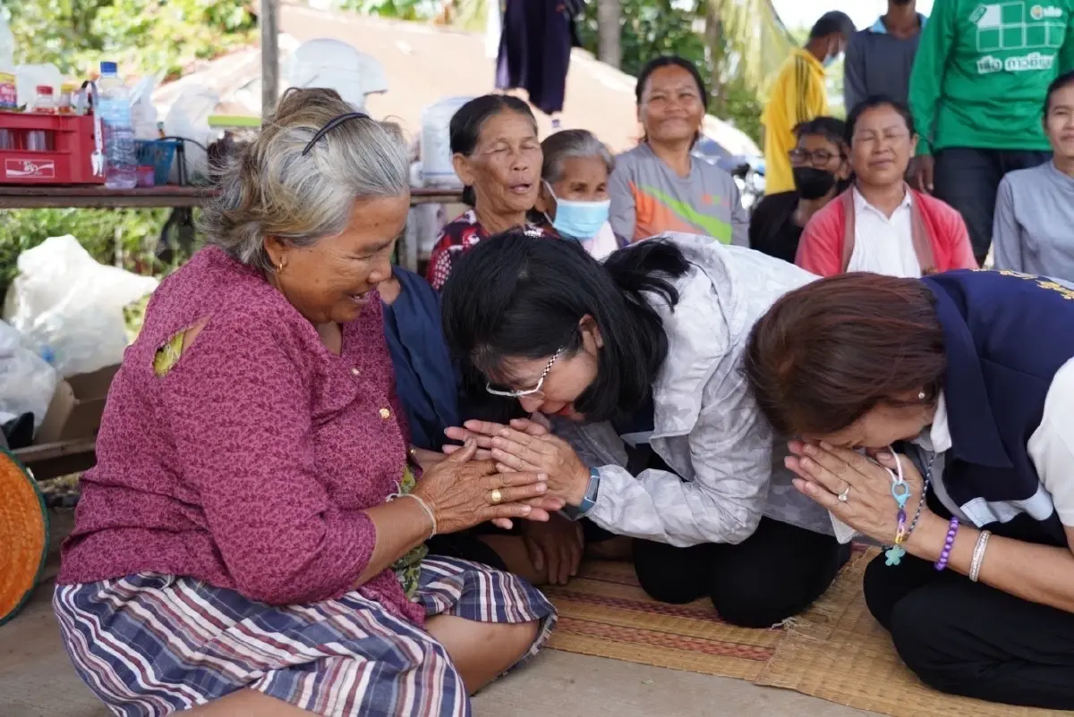 "สุดารัตน์"จี้รัฐเร่งเยียวยาชาวอีสานหลังนาข้าวจมน้ำเกือบแสนไร่