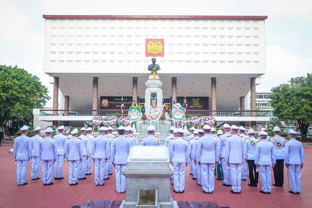เหล่าทัพวางพวงมาลา รำลึก 112 ปี วันสวรรคต "รัชกาลที่5"