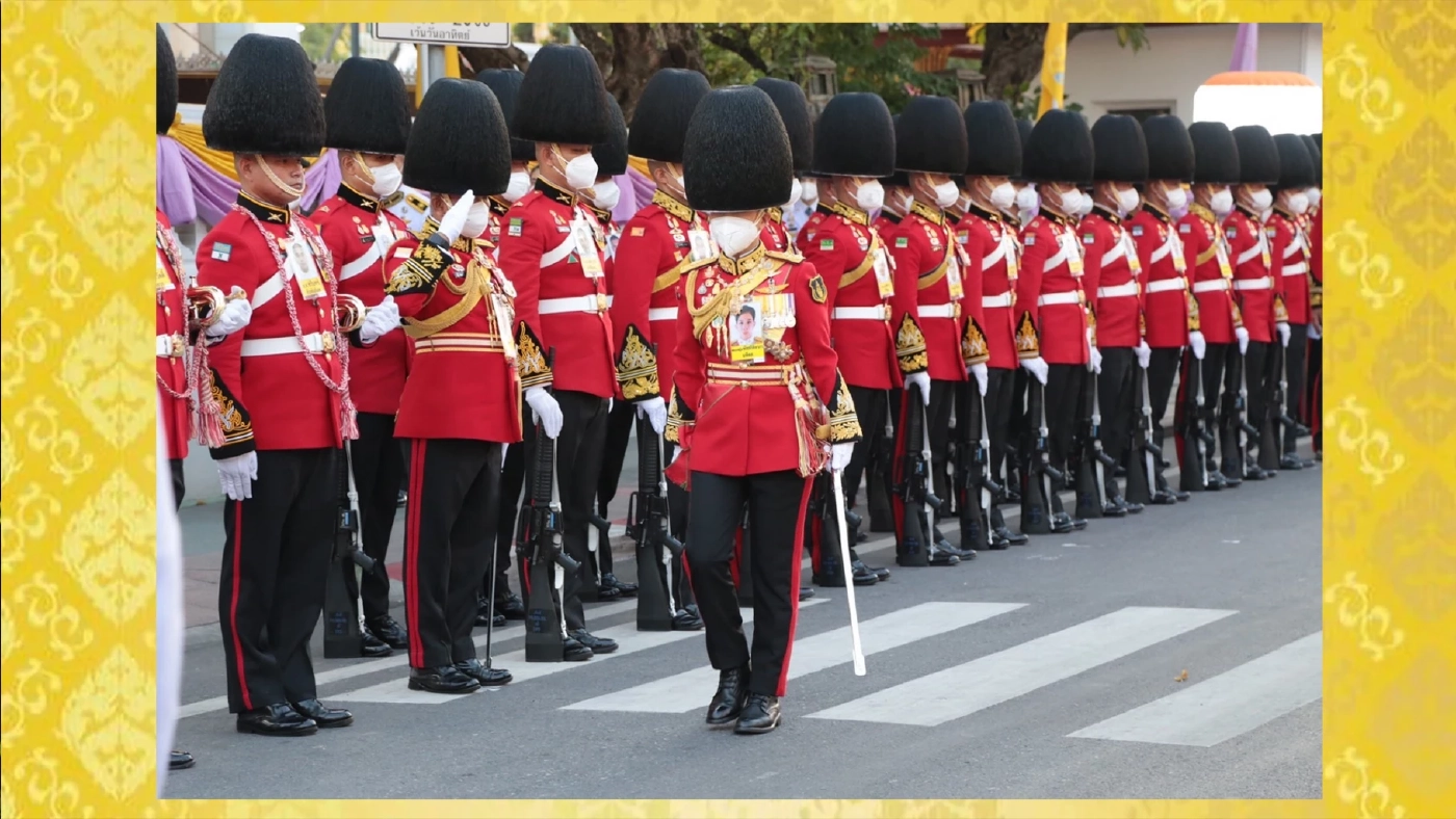 ในหลวง พระราชินี เสด็จฯ ถวายผ้าพระกฐิน วัดบวรนิเวศวิหาร และวัดมกุฏกษัตริยารามราชวรวิหาร