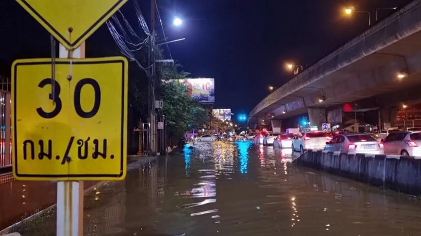 "GISTDA"เผยน้ำเหนือมาแล้ว "นนทบุรี"อ่วม คันกั้นเจ้าพระยาแตกกลางดึก (คลิป)