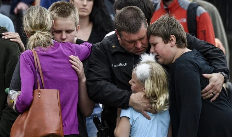 นักเรียน 2 คนก่อเหตุยิงเพื่อนเสียชีวิต 1 รายและบาดเจ็บ 7 คนในโรงเรียนแห่งหนึ่งใกล้กับโรงเรียนมัธยมโคลัมไบน์ รัฐโคโลราโด ที่เคยเกิดเหตุกราดยิง 13 ศพเมื่อ 20 ปีก่อน/ 8 พ.ค.62