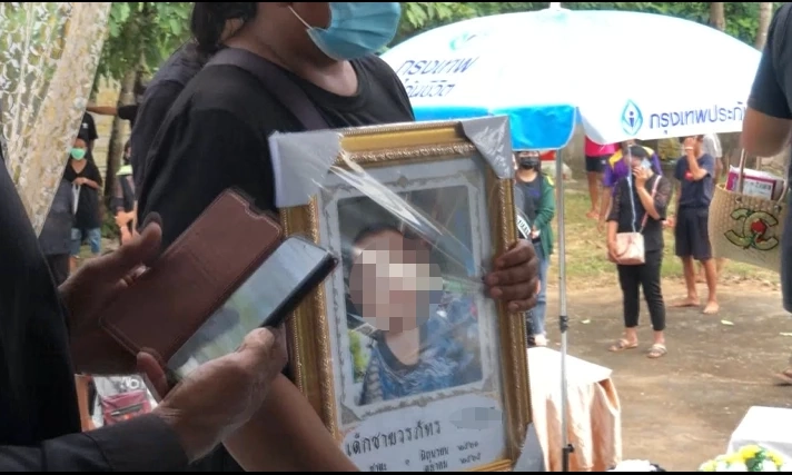 เผาแล้วร่างภรรยา - ลูกเลี้ยง ผู้ก่อเหตุกราดยิง พ่อแท้ ๆ จุดไฟประชุมเพลิงเอง