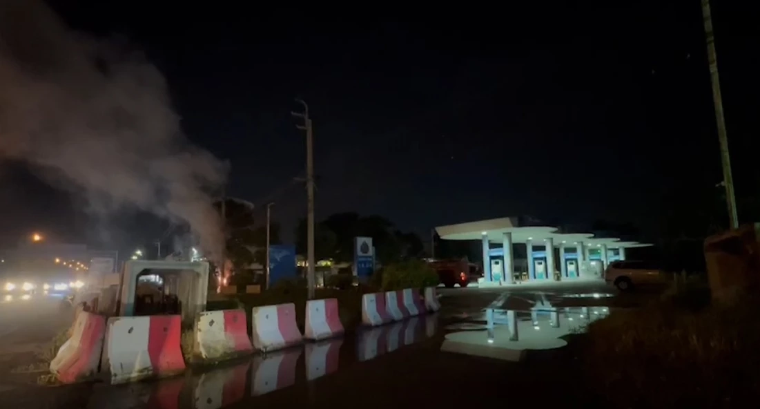 ระทึก ! ไฟฟ้าลัดวงจร ระเบิดหน้าปั๊ม NGV  จนท.เร่งควบคุม