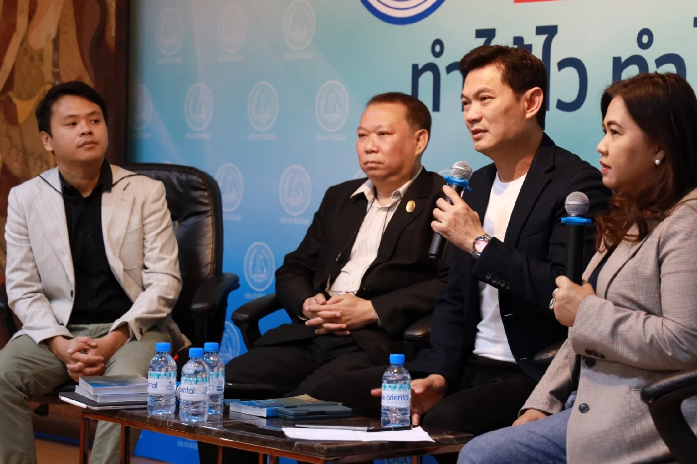 ปชป.จัดเวทีเสวนา…ถอดบทเรียนปัญหาคนกรุงฯ ครั้งที่ 2 เพื่อเป็นส่วนหนึ่งในการทำนโยบายสำหรับกรุงเทพมหานคร 