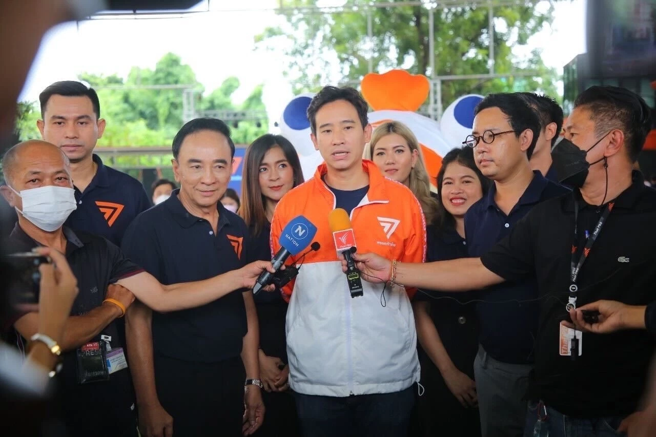 พิธา  ลิ้มเจริญรัตน์  หัวหน้าพรรคก้าวไกล