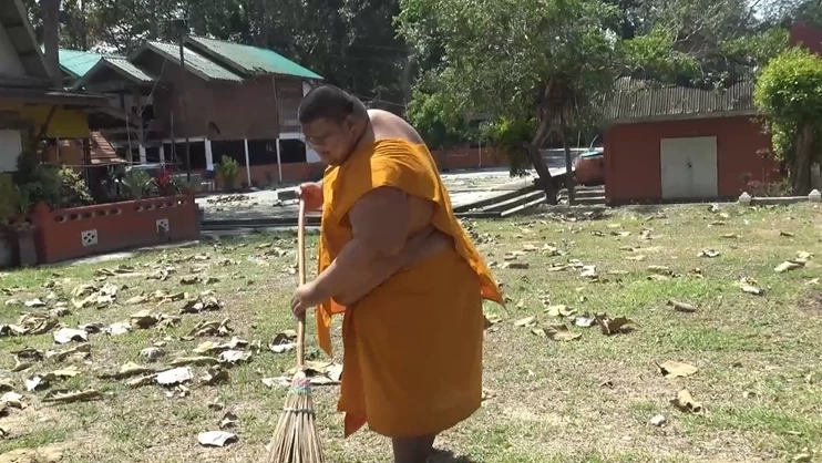 หลวงพี่วัดชลบุรี วอนขอความช่วยเหลือ ป่วยเป็นโรคอ้วนหนักกว่า 270 กก.