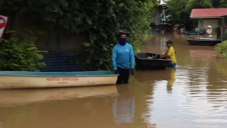 ชาวโผงเผงระดม หนีน้ำท่วมมานอนบนถนน เจอน้ำมาท่วมซ้ำ