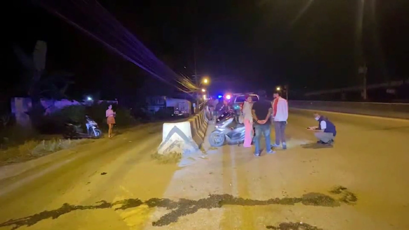 หนีตายวุ่น  “โจ๋บางพลี" ซิ่ง จยย. ไล่ฟันคู่อริ-ขว้างระเบิดถล่มซ้ำ