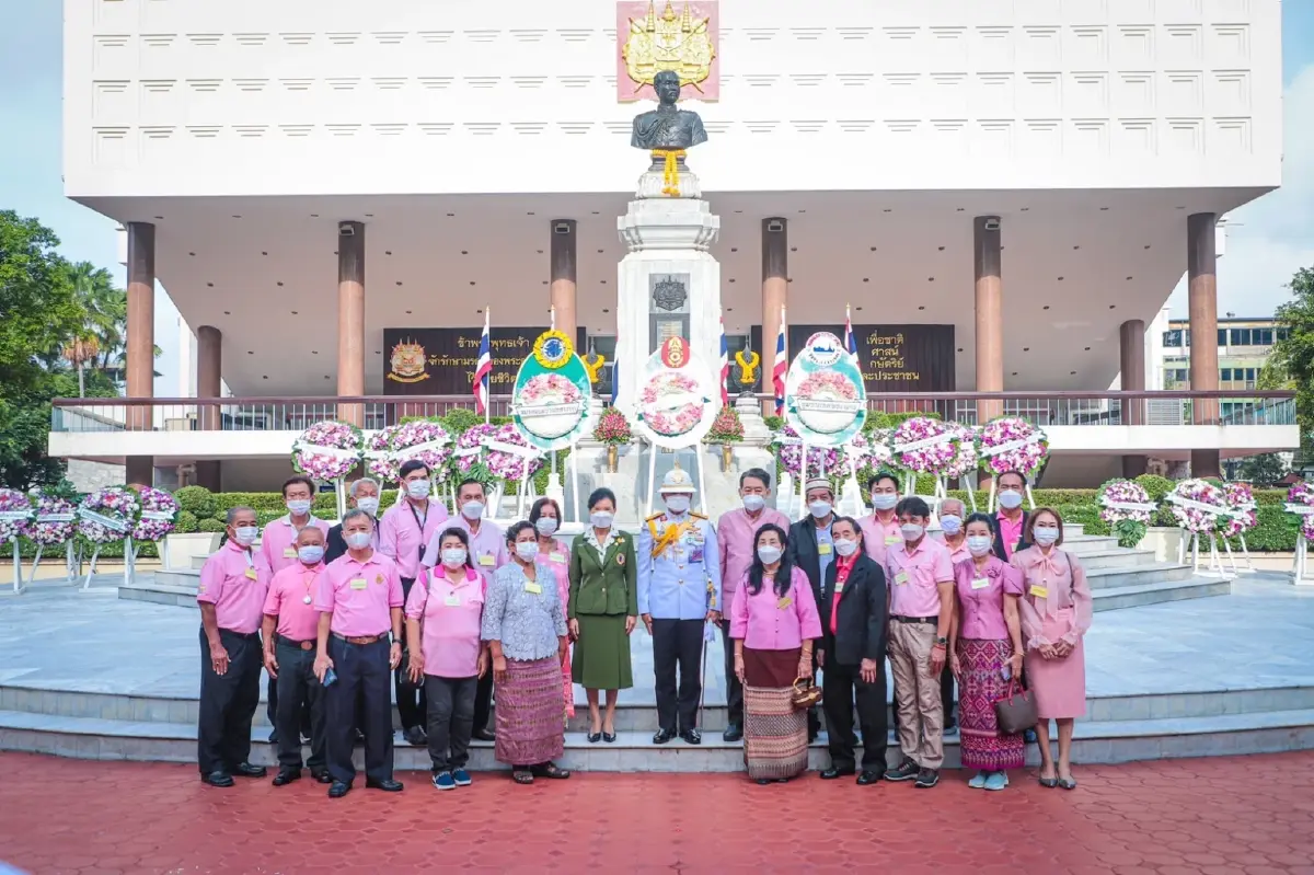 เหล่าทัพวางพวงมาลา รำลึก 112 ปี วันสวรรคต "รัชกาลที่5"