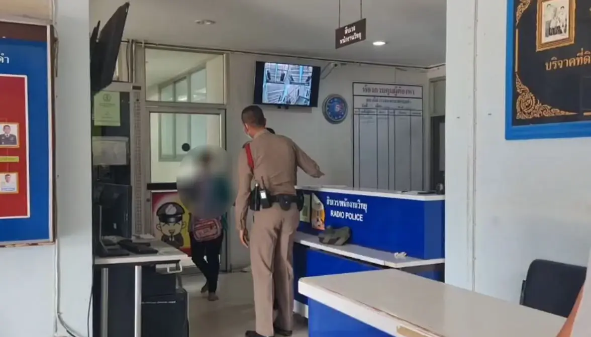 สาวเครียดแฟนหายตัว คว้ามีดจี้คอบนโรงพัก หวัง ตร.ช่วยตามหา