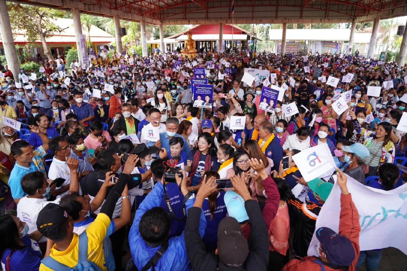 "ไทยสร้างไทย"เปิดตัว 3 ว่าที่ผู้สมัคร ส.ส.ศรีสะเกษ ชาวบ้านแห่ต้อนรับ