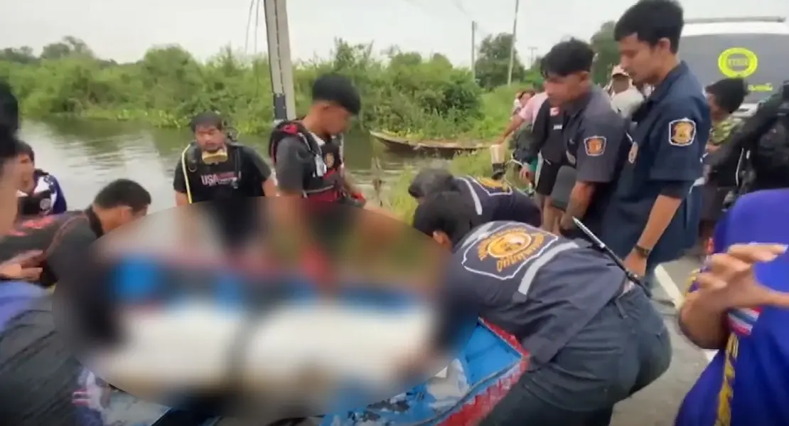 สลด “นักเรียน ม.3” จมน้ำดับหลังพายเรือเล่นกับเพื่อน แม่ร้องไห้แทบขาดใจ