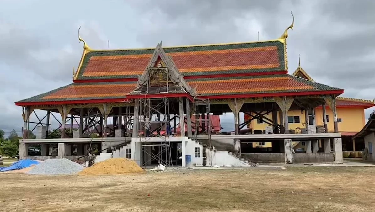 "ผู้รับเหมา" โพสต์ถูกวัดเบี้ยวเงินทำหลังคา ด้าน"เจ้าวาส" โต้! หนังคนละม้วน