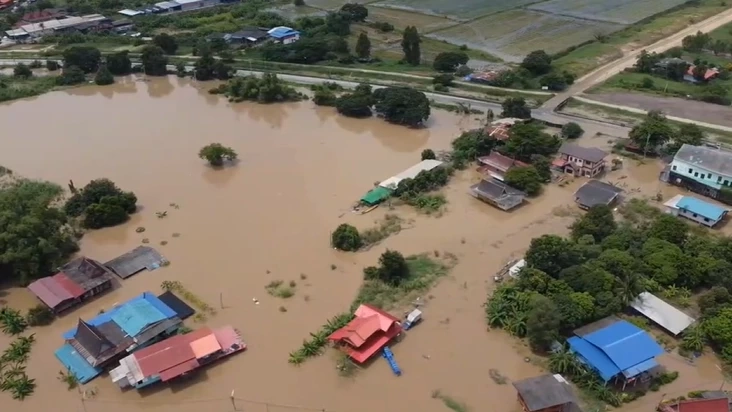 ชาวโผงเผงระดม หนีน้ำท่วมมานอนบนถนน เจอน้ำมาท่วมซ้ำ