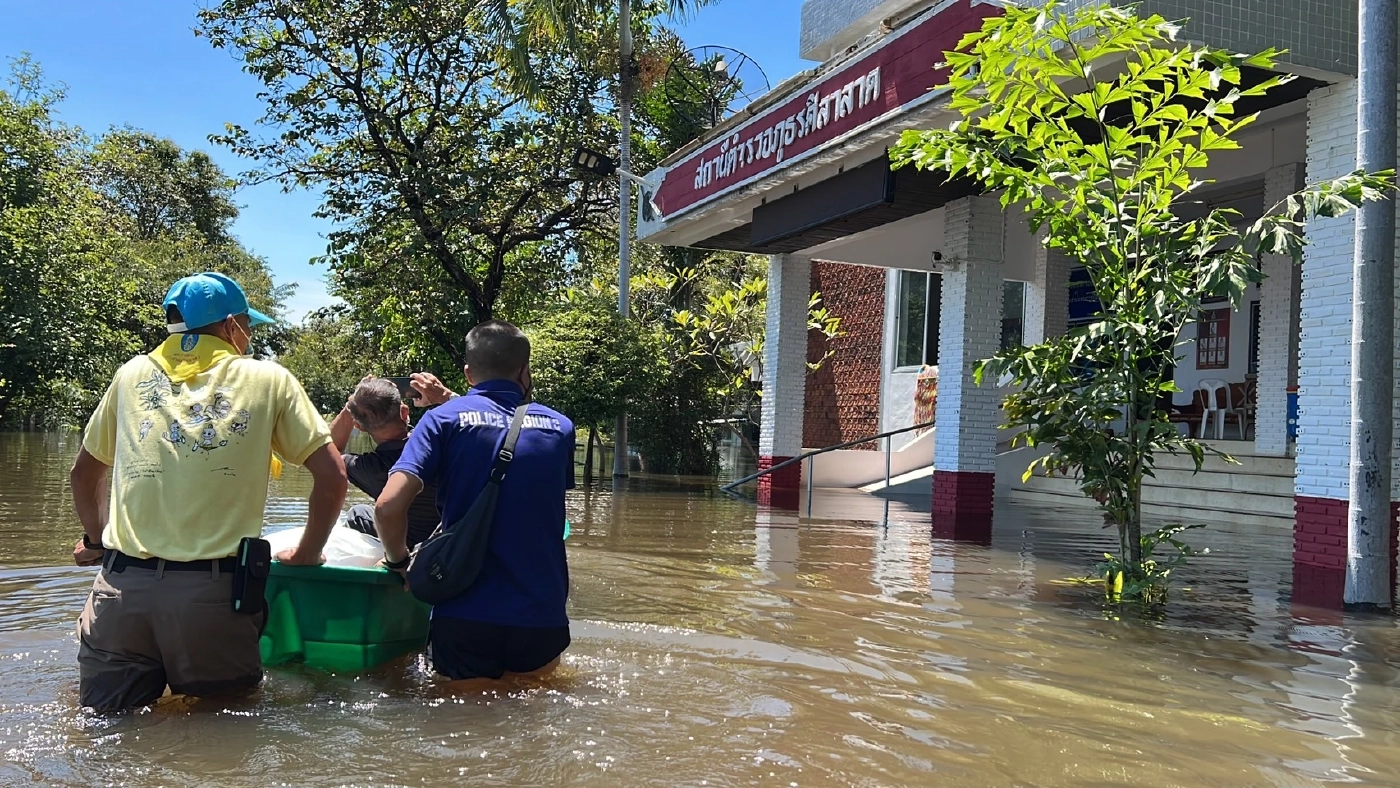 ผบ.ตร.สั่ง ตชด.ลงเรือออกตระเวนดูแลประชาชนถูกน้ำท่วม