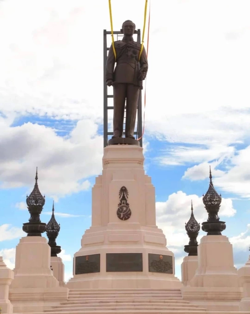 นายกฯ เชิญชวนเฝ้ารับเสด็จในหลวงและสมเด็จพระนางเจ้าฯ พระบรมราชินี 