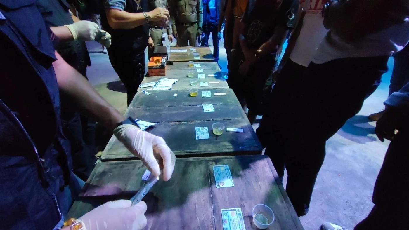 ฝ่ายปกครองร่วมตำรวจ สภ.คลองห้า ตรวจสถานบันเทิง เข้มงวดช่วงลอยกระทง