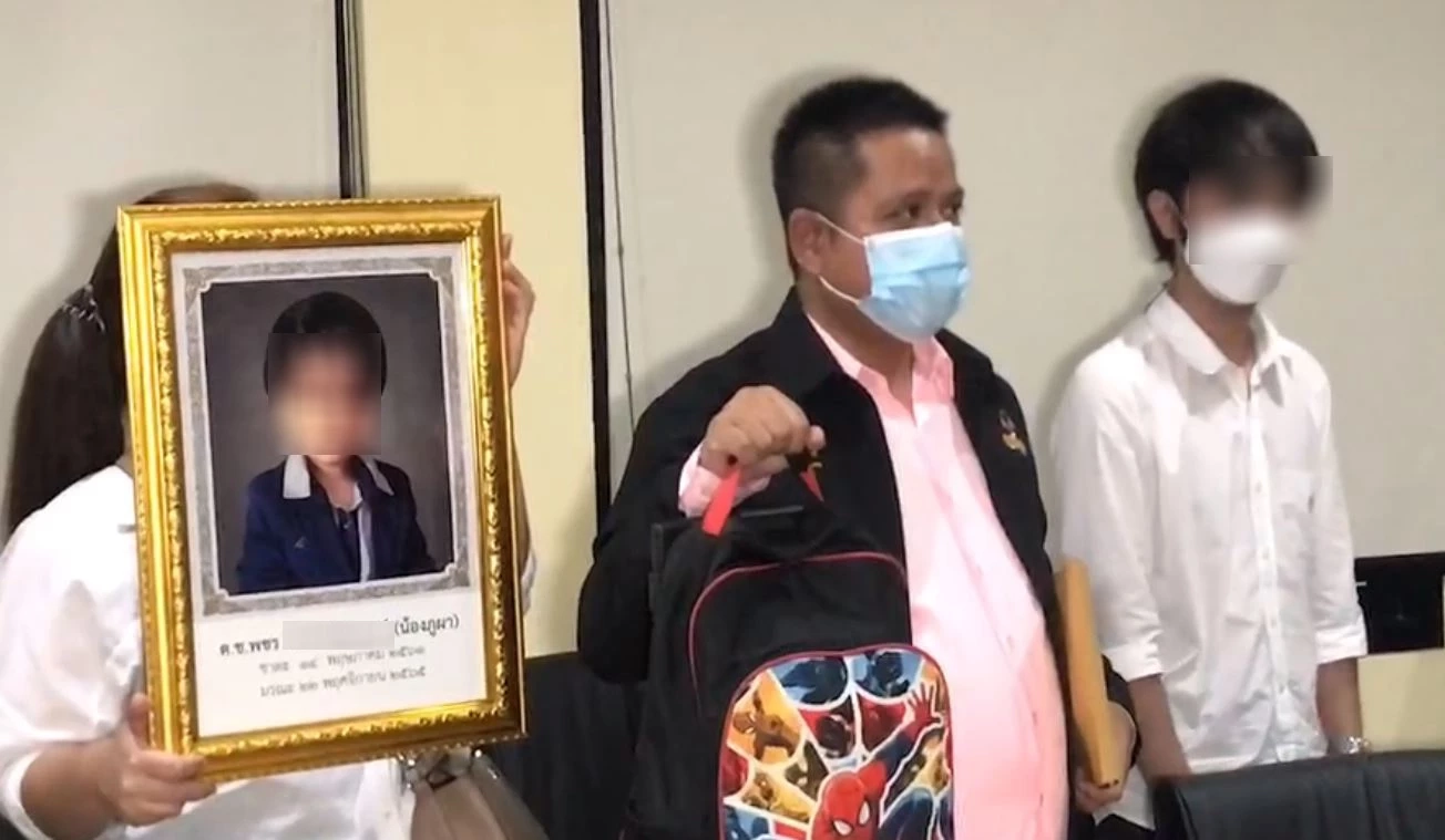 สลด! "อนุบาล 2" ล้มในห้องเรียน กลับมาบ้านเสียชีวิต รร. อ้างกล้องเสีย