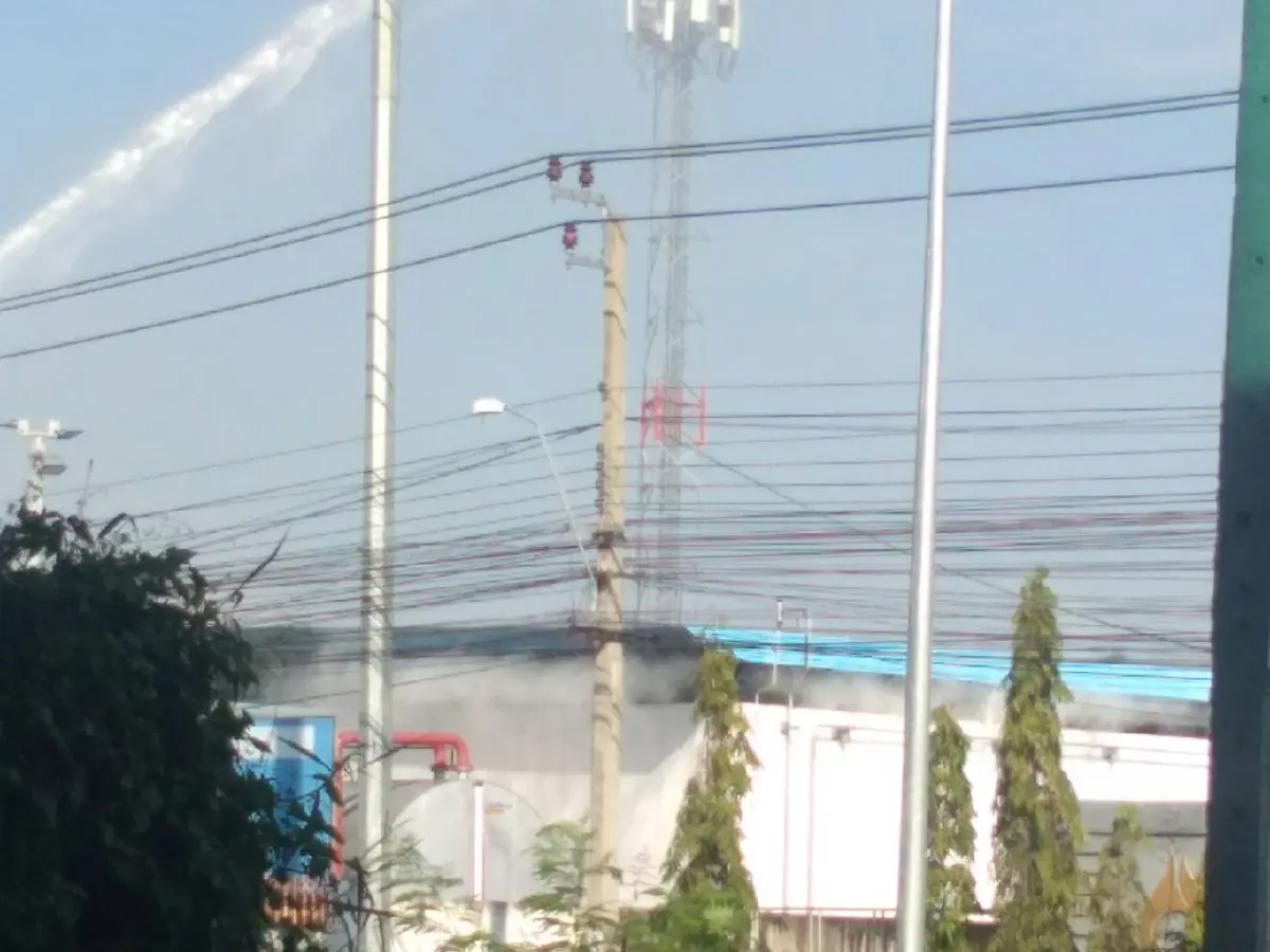 ด่วน! สถานีก๊าซ NGV ปตท. สาขาทุ่งครุรั่ว ชาวบ้านแตกตื่น (คลิป)