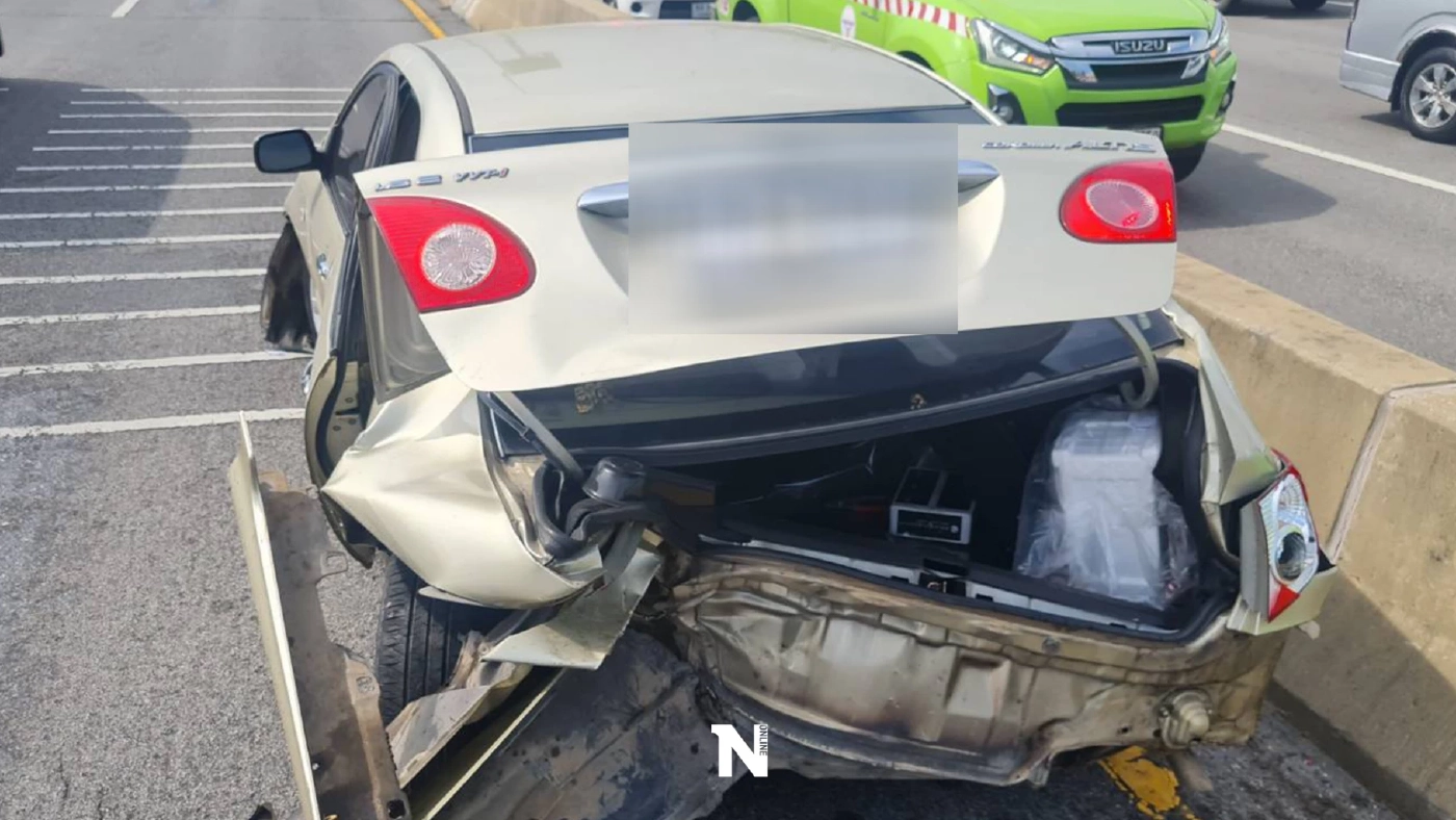 ระทึก หนุ่มขับ"แลมโบกินี" พุ่งชนรถคู่กรณี-เสาไฟขาด เจ็บ 5 ราย (มีคลิป)