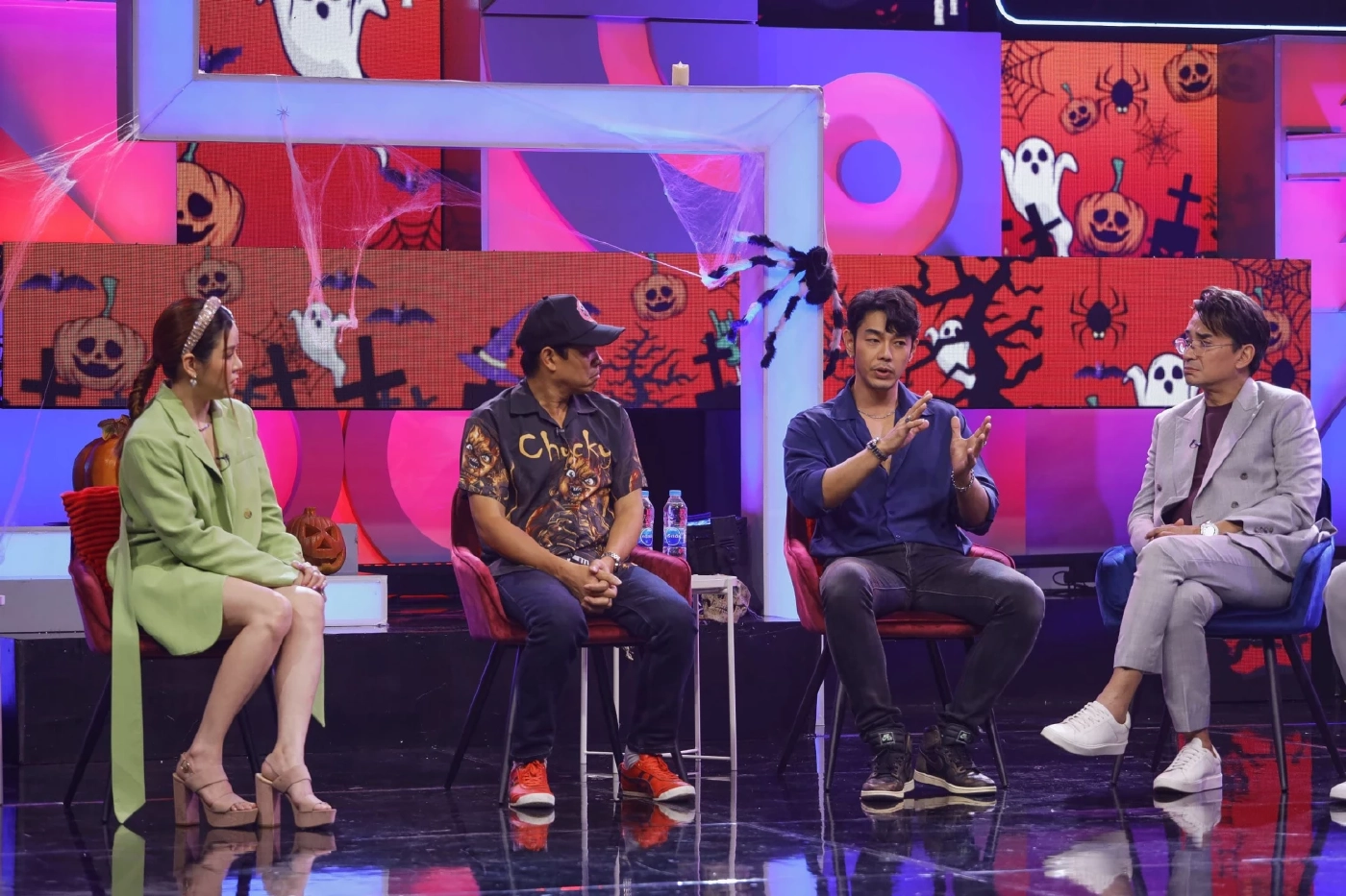 รายการ “โต๊ะแชร์มหาชน”