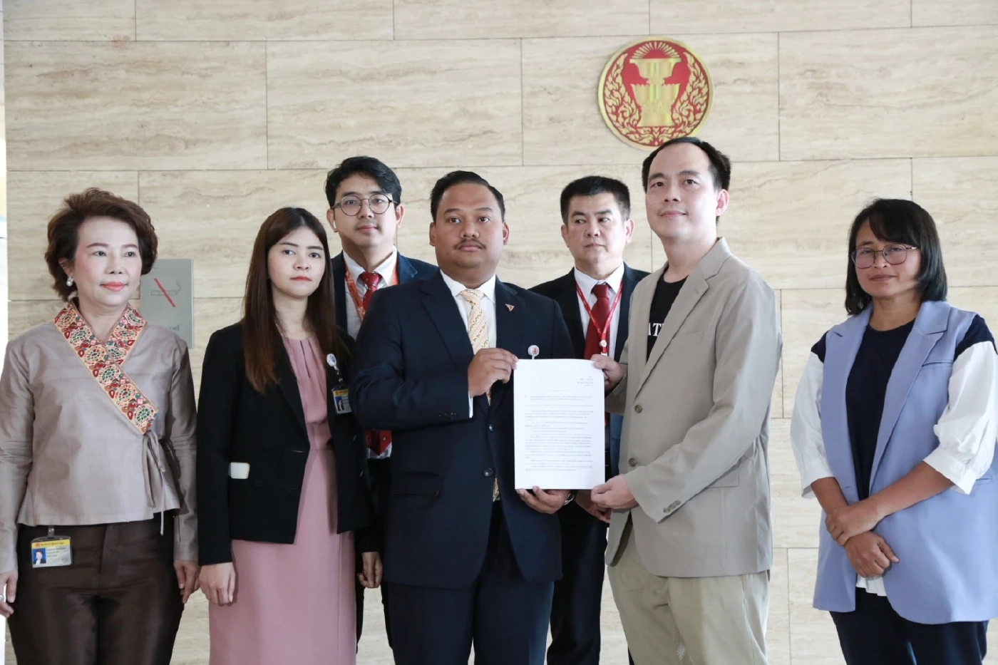 ตัวแทนสื่อ ร้องสภาฯ สอบสลายชุมนุม นักข่าว-ช่างภาพ บาดเจ็บ