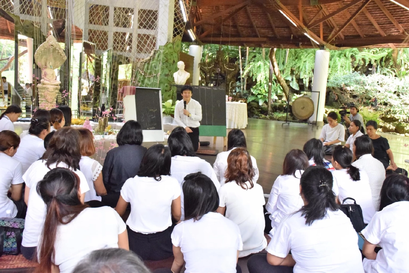  นพ.ทีปทัศน์ ชุณหสวัสดิกุล 