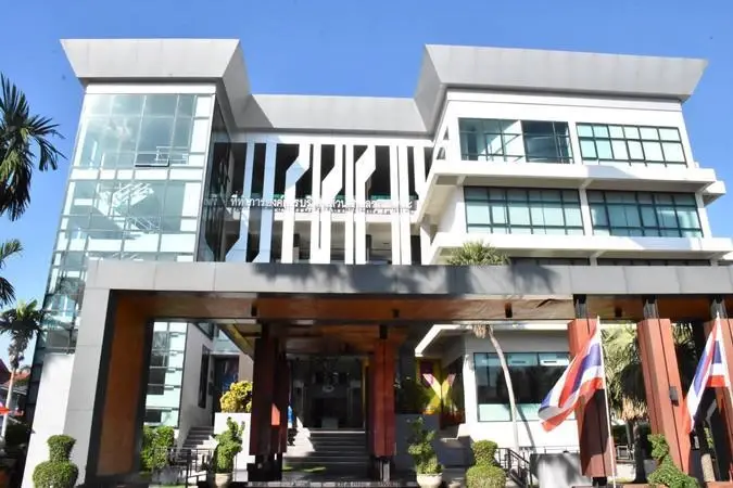 ผ่านฉลุย! มติสภา อบต.ราชาเทวะ ซื้อเสาไฟกินรีเพิ่ม 727 ต้น วงเงิน 69 ล้านบาท