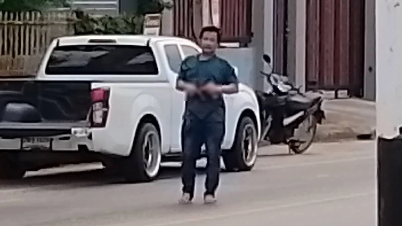 นาย sok ban paon เป็นนายทหารยศพันเอกชาวกัมพูชา แหกด่านจากสระแก้วกว่า 10 ชม.ยังไม่ยอมวางปืน ขณะนี้อยู่ระหว่างการเจรจา