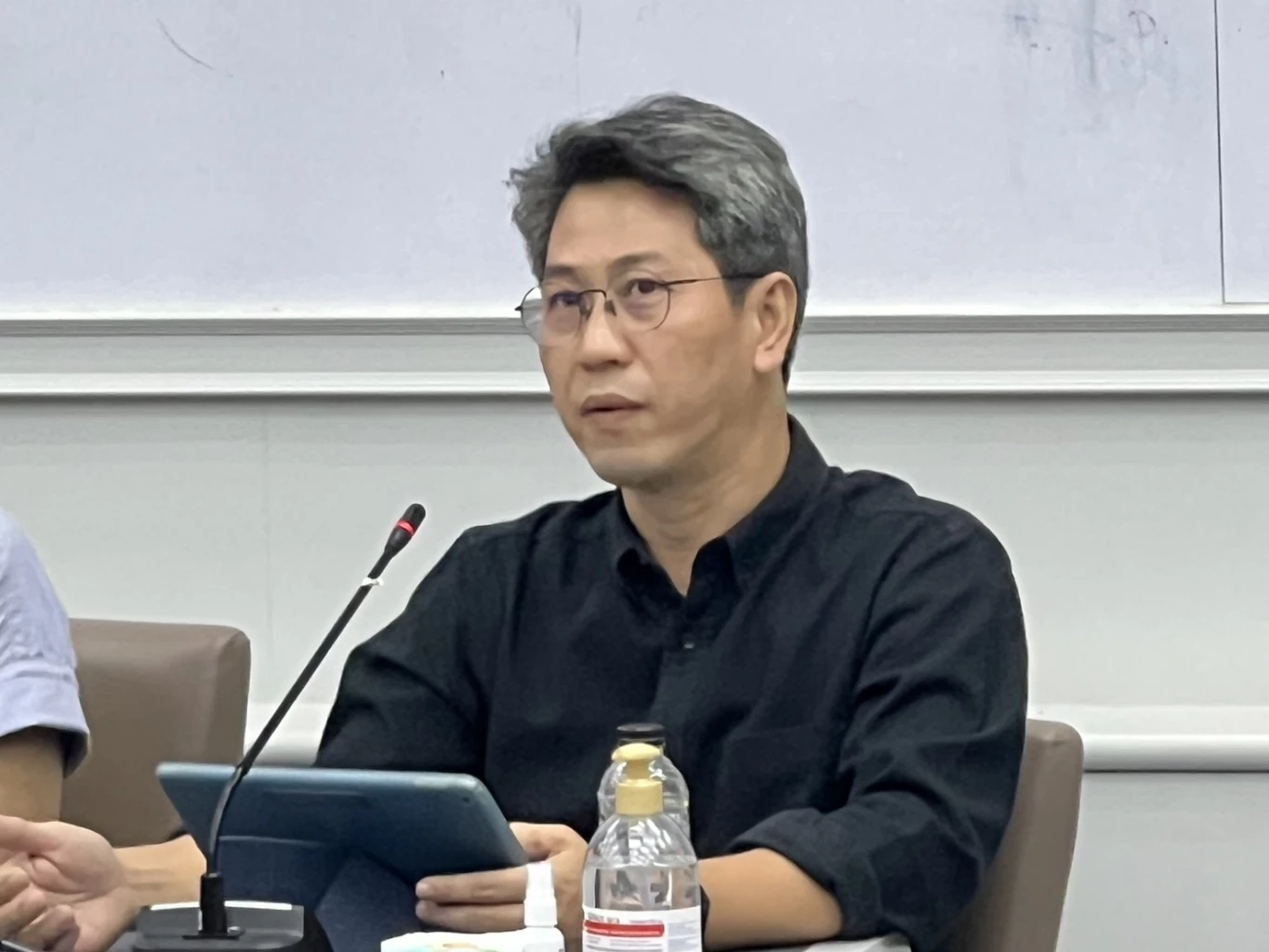 "ช่อ พรรณิการ์" ผนึก "รุ้ง" เล่นการเมืองอย่างสันติวิธีวอนอย่าใช้ความรุนแรง